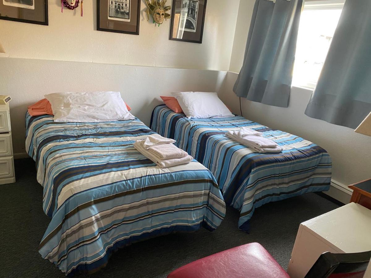 Alaska European Bed & Breakfast Анкоридж Экстерьер фото