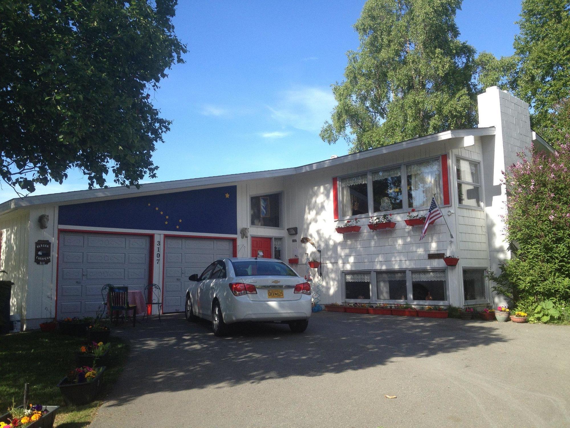 Alaska European Bed & Breakfast Анкоридж Экстерьер фото