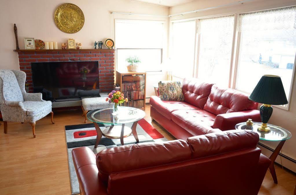 Alaska European Bed & Breakfast Анкоридж Экстерьер фото
